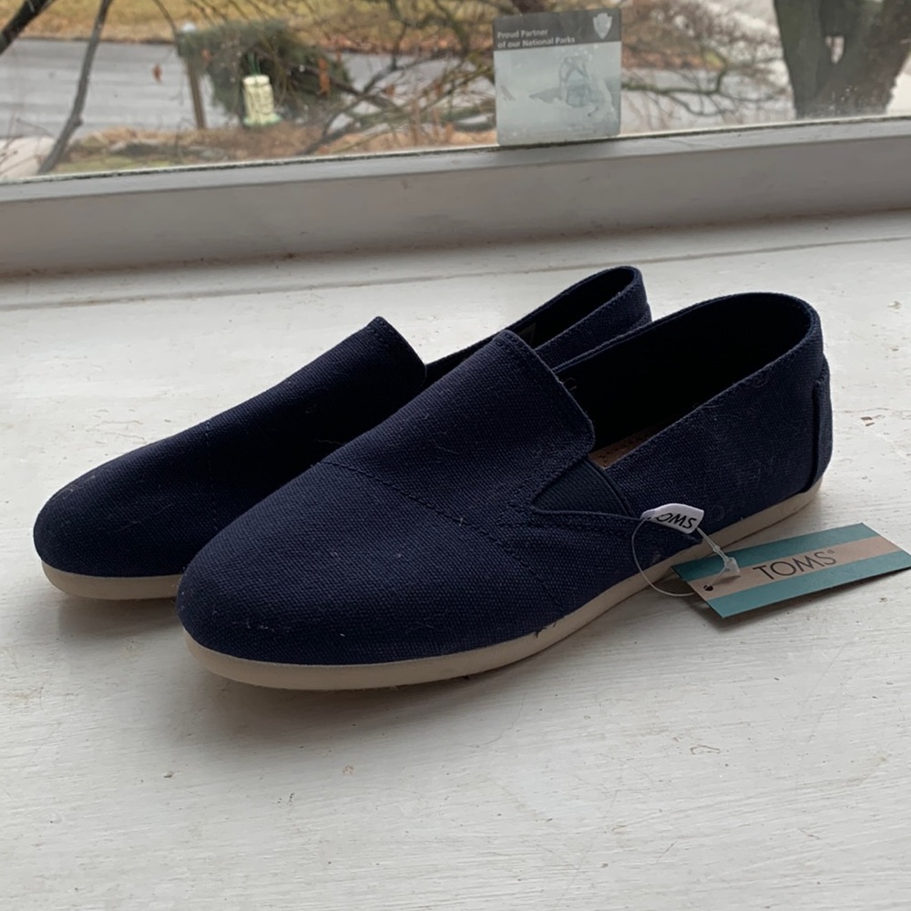 NWT Navy Toms